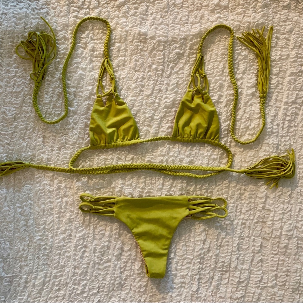 ACACIA lilikoi Tunnels top + Maui bottoms